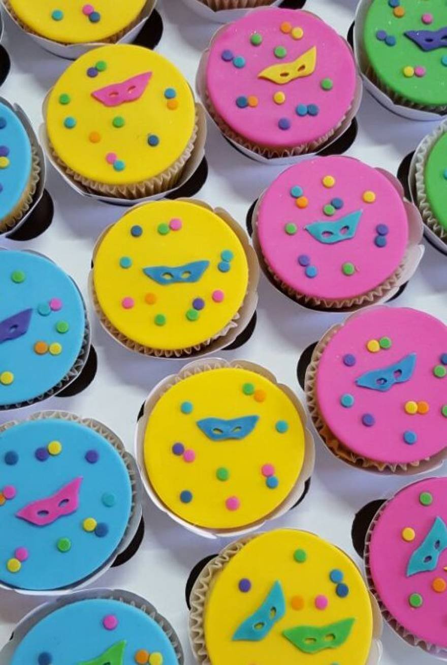 CUPCAKE PERSONALIZADO CARNAVAL