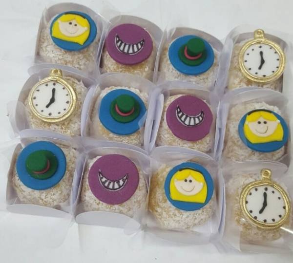 DOCES PERSONALIZADOS ALICE