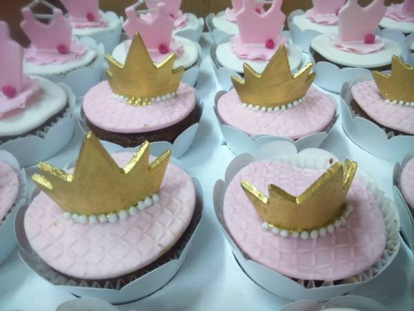 CUPCAKE PERSONALIZADO COROA