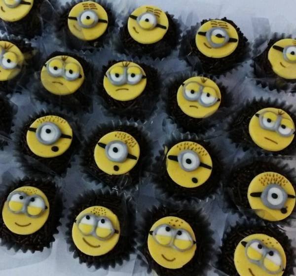 DOCES PERSONALIZADOS MINNIONS