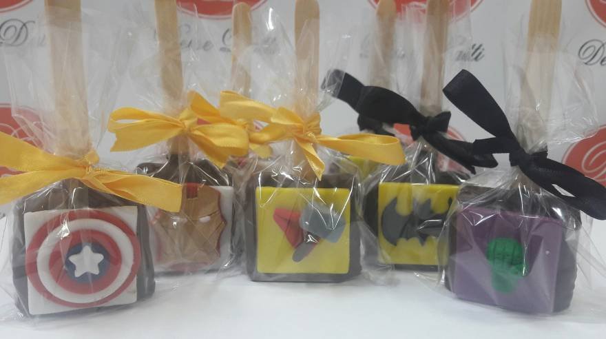 CAKE POP PERSONALIZADO VINGADORES