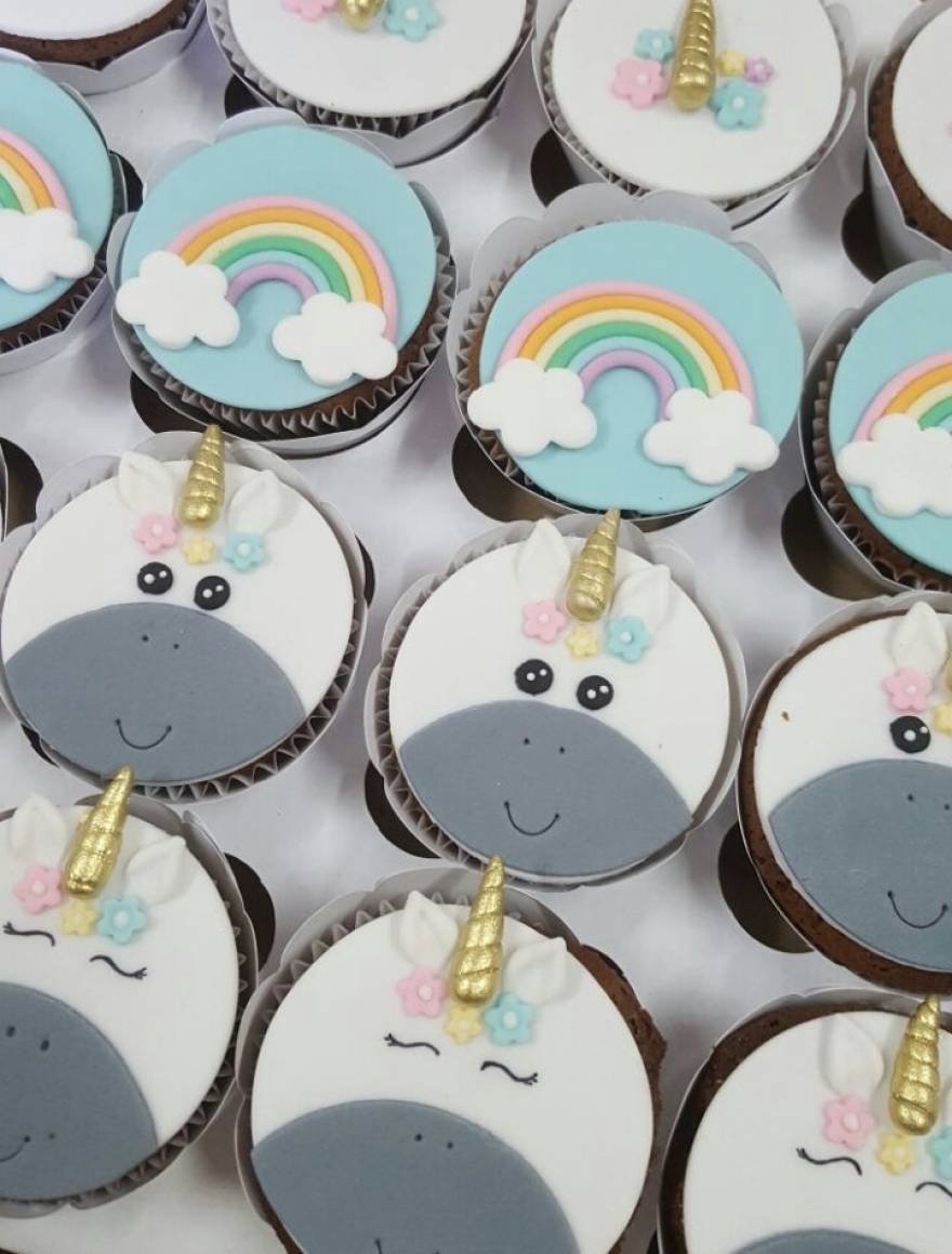 CUPCAKE PERSONALIZADO UNICÓRNIO