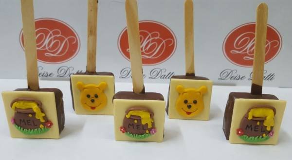 CAKE POP PERSONALIZADO URSINHO POOH