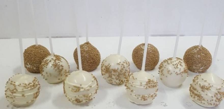 CAKE POP BRANCO E DOURADO