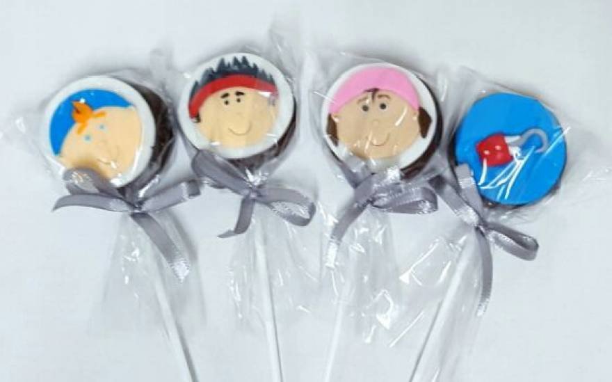 CAKE POP PERSONALIZADO JACKIE E OS PIRATAS