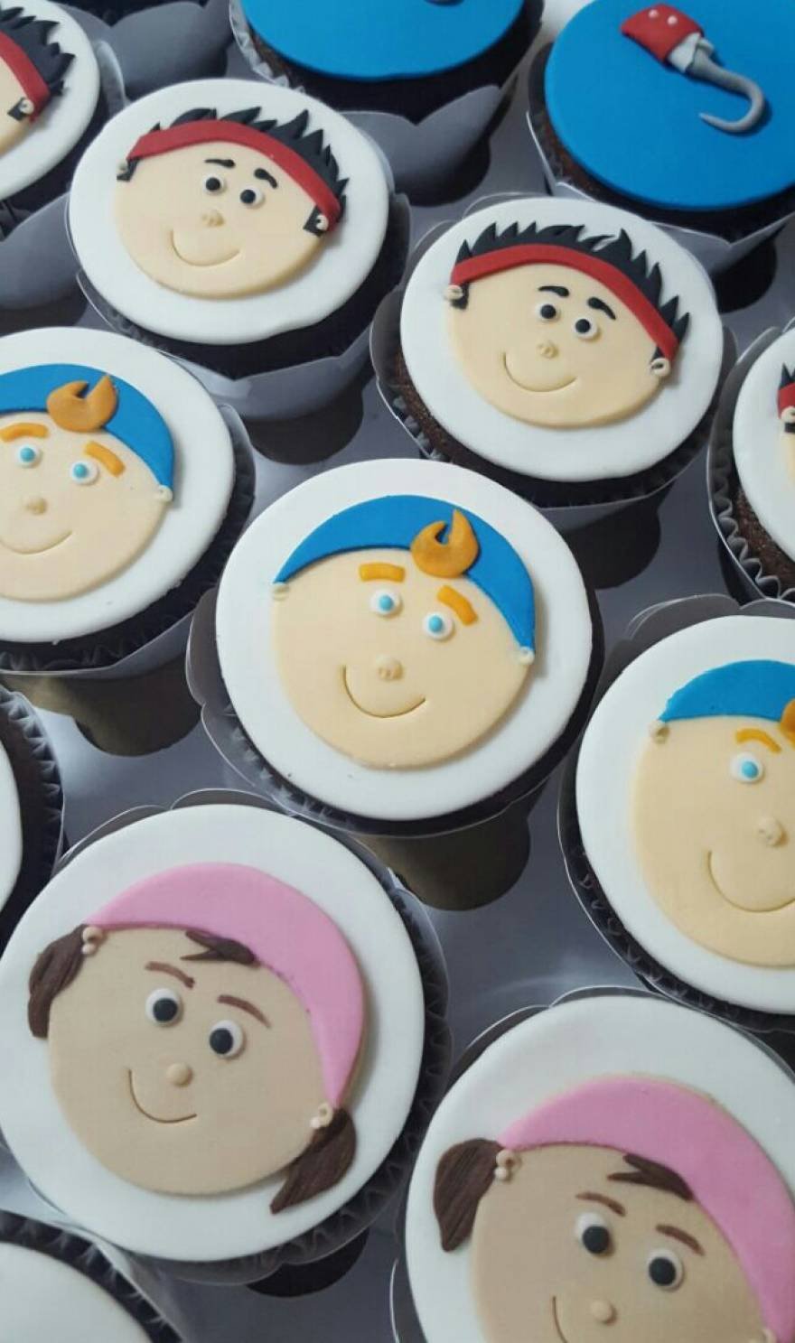 CUPCAKE PERSONALIZADO JACKIE E OS PIRATAS