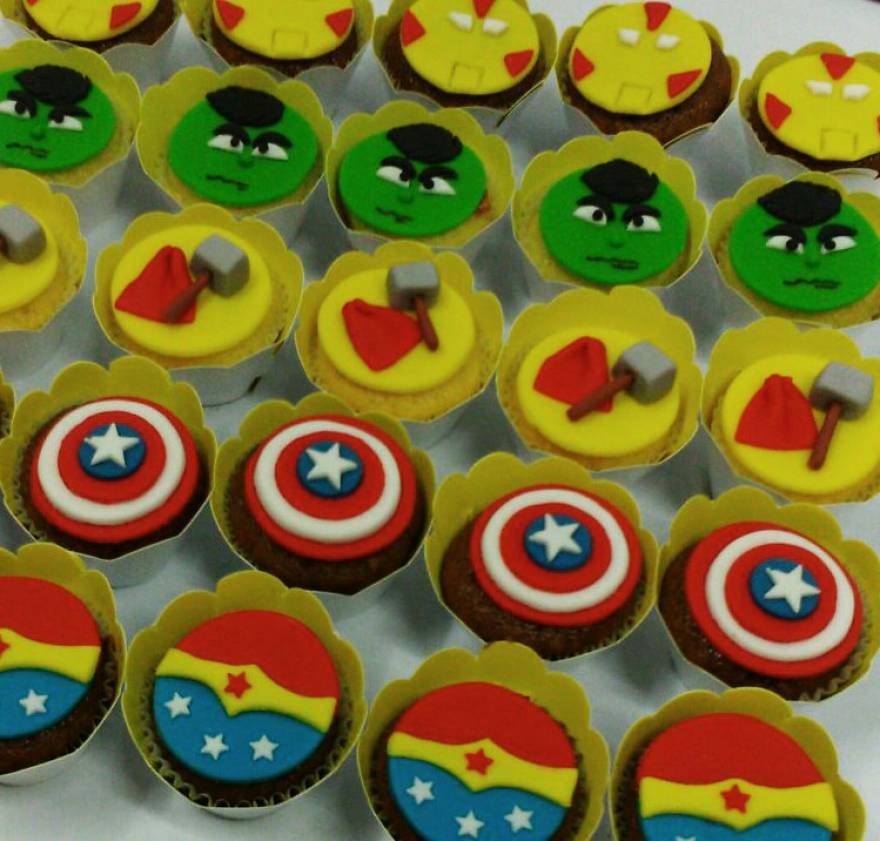 CUPCAKE PERSONALIZADO HERÓIS