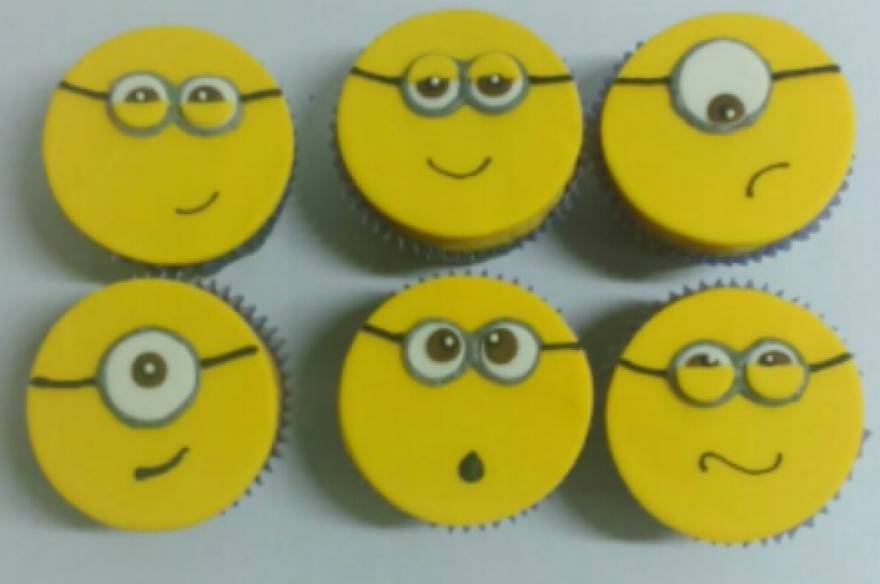 CUPCAKE PERSONALIZADO MINNIONS